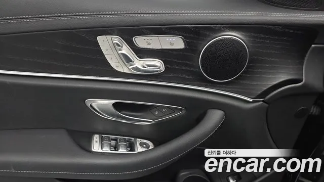Mercedes-Benz E-Class — Фото автомобиля 17