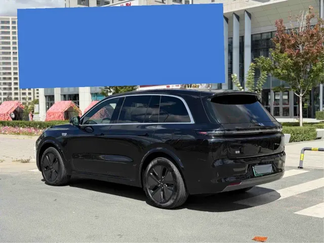 Li Auto L8 — Фото автомобиля 17