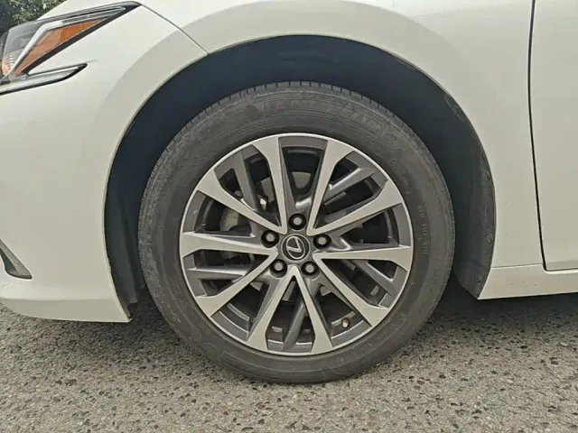 Lexus ES — Фото автомобиля 22