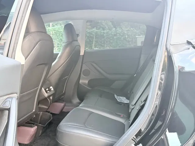 Tesla Model Y — Фото автомобиля 7