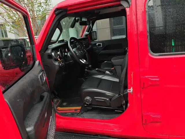 Jeep Wrangler — Фото автомобиля 9