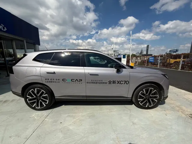 Volvo XC70 Plug-in Hybrid — Фото автомобиля 5