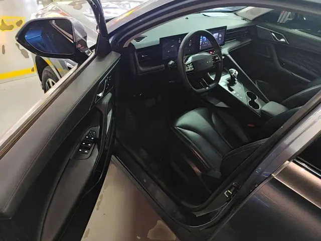 Roewe RX5 — Фото автомобиля 15