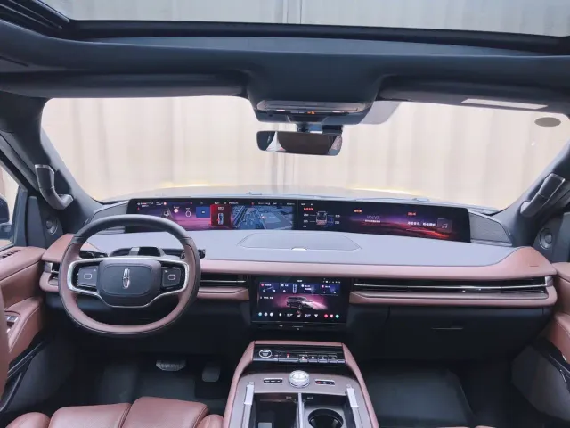 Lincoln Navigator — Фото автомобиля 9