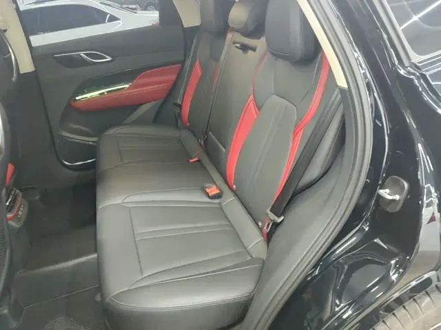 Hongqi HS3 — Фото автомобиля 16