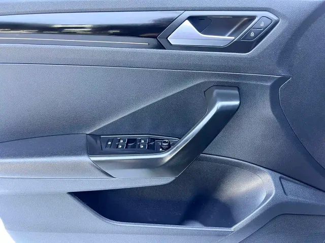 Volkswagen T-Roc — Фото автомобиля 8