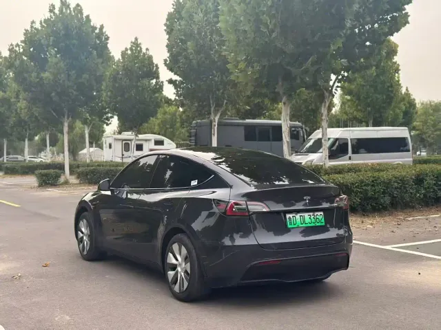 Tesla Model Y — Фото автомобиля 7