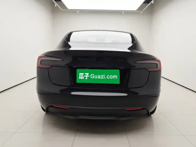 Tesla Model 3 — Фото автомобиля 3