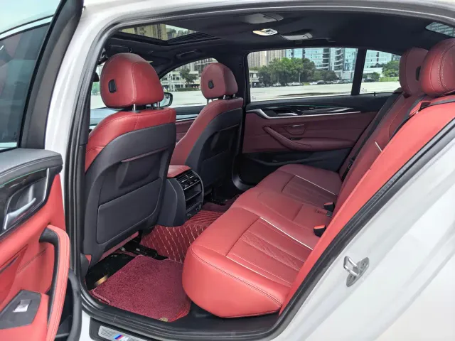 BMW 5 Series — Фото автомобиля 7