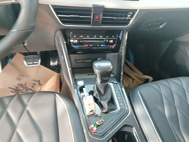 Volkswagen Tiguan L — Фото автомобиля 13