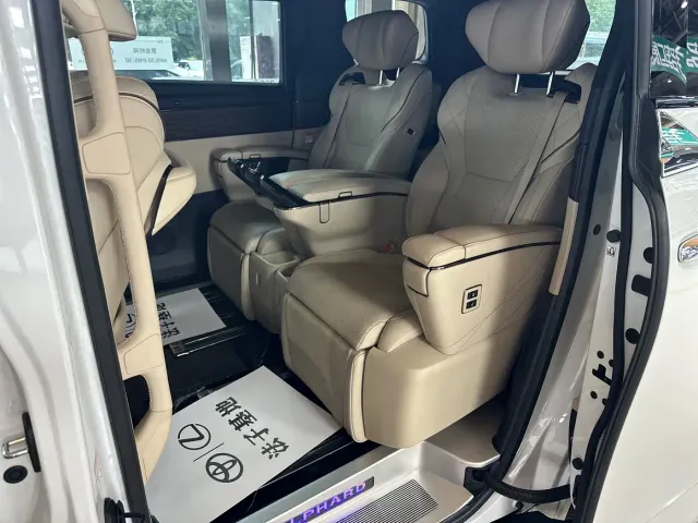 Toyota Alphard — Фото автомобиля 14