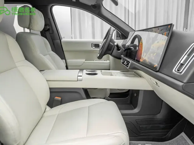 Li Auto L8 — Фото автомобиля 15