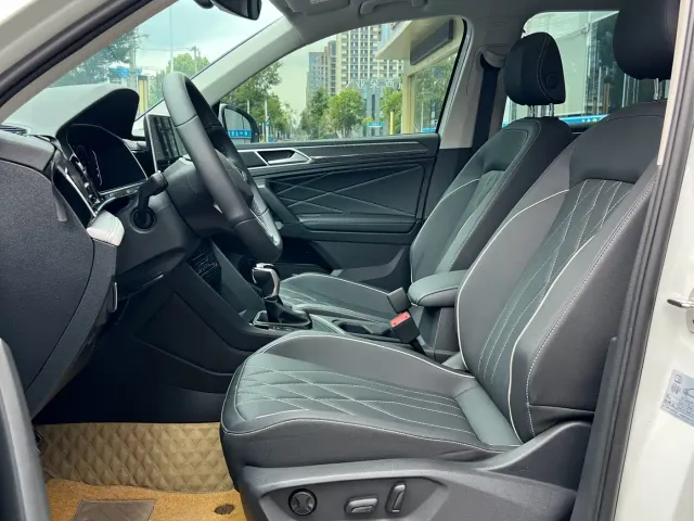 Volkswagen Tiguan L — Фото автомобиля 9