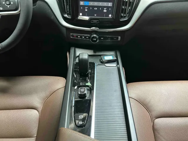 Volvo Volvo XC60 2024 B5 AWD Zhiyi Luxury Edition — Фото автомобиля 7