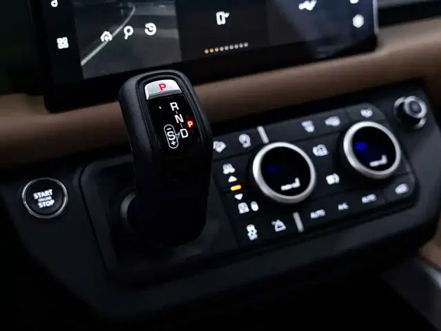 Land Rover Defender — Фото автомобиля 23