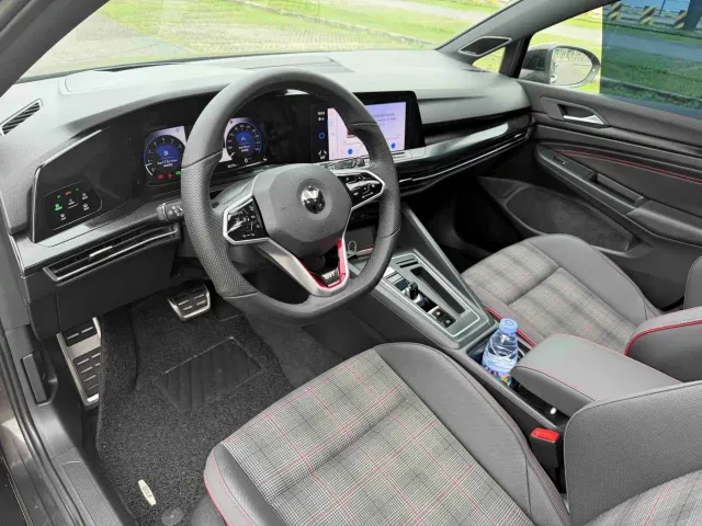 Volkswagen Golf GTI — Фото автомобиля 12
