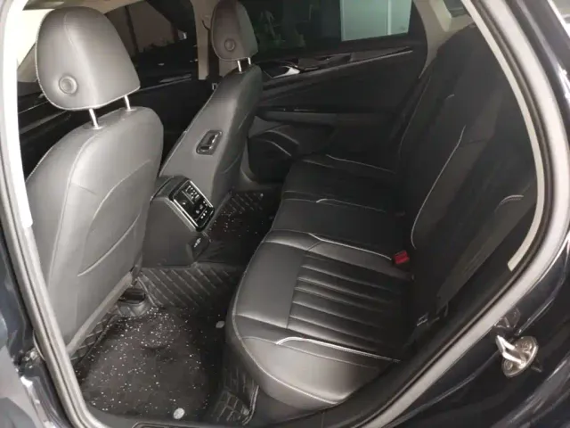 Volkswagen Passat — Фото автомобиля 16