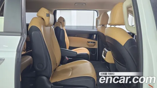 Kia Carnival Generation 4 — Фото автомобиля 18