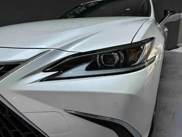 Lexus ES — Фото автомобиля 5