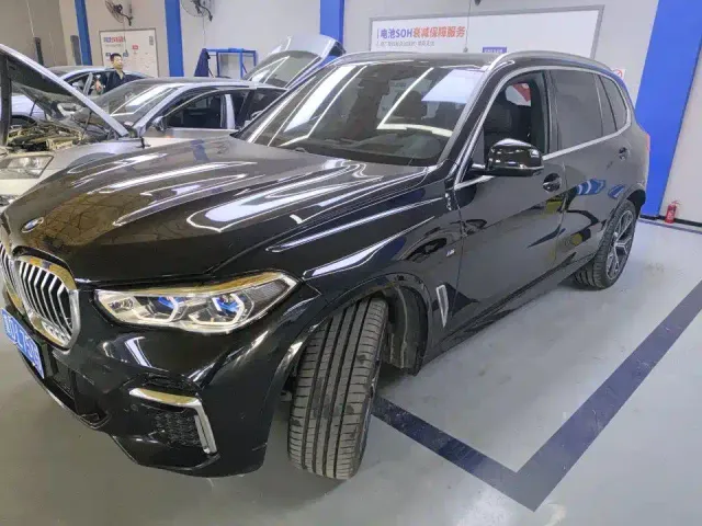 Фотография автомобиля — BMW X5