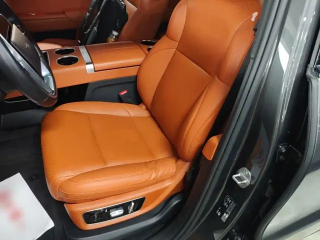 Li Auto L8 — Фото автомобиля 14