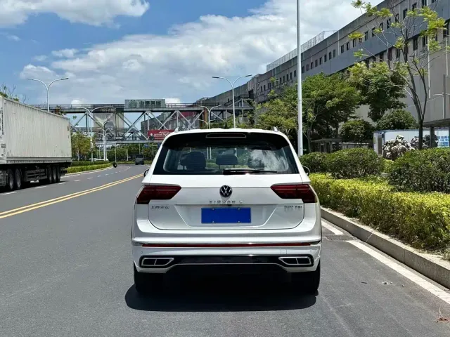 Volkswagen Tiguan L — Фото автомобиля 4