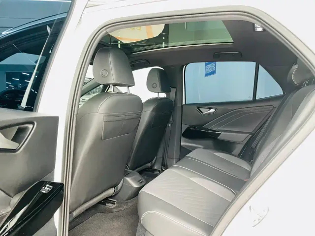 Volkswagen ID.3 — Фото автомобиля 10