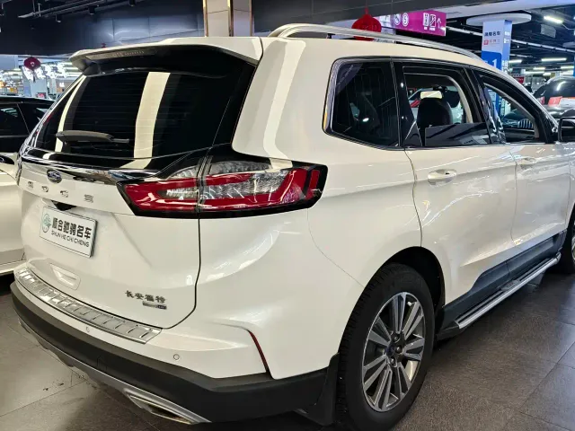 Ford Edge — Фото автомобиля 4
