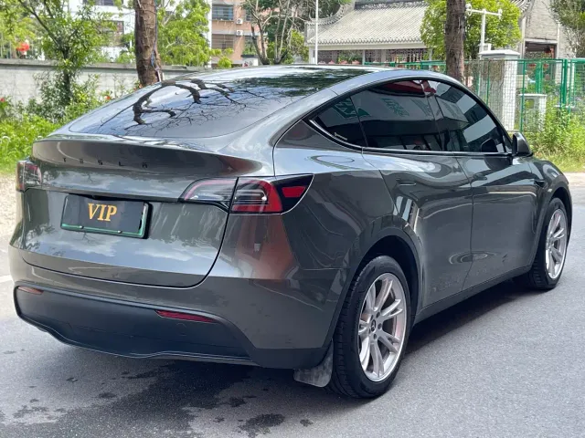 Tesla Model Y — Фото автомобиля 6