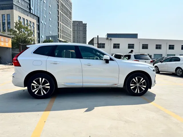 Volvo XC60 — Фото автомобиля 4