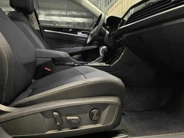 Volkswagen Passat — Фото автомобиля 24