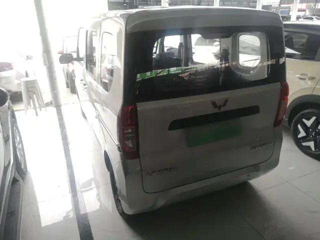 Wuling Zhiguang NEV — Фото автомобиля 4