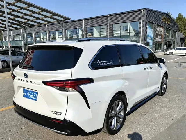 Toyota Sienna — Фото автомобиля 8