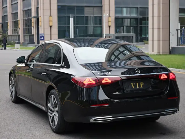 Mercedes-Benz E-Class — Фото автомобиля 7