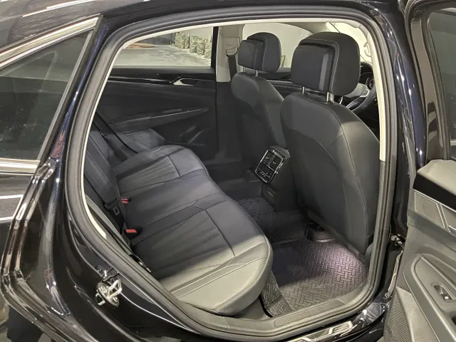 Volkswagen Passat — Фото автомобиля 21