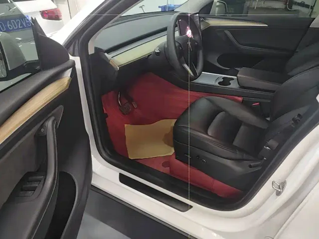Tesla Model Y — Фото автомобиля 15