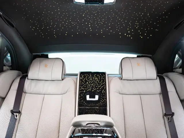 Rolls-Royce Phantom — Фото автомобиля 14