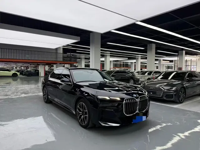 BMW 7 Series — Фото автомобиля 3