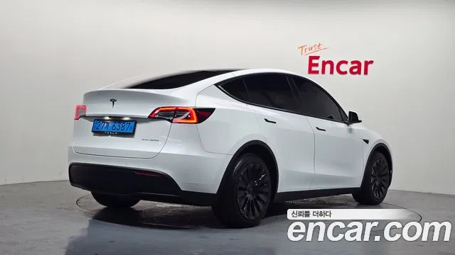 Tesla Model Y — Фото автомобиля 2