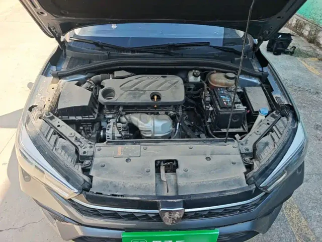 Roewe i5 — Фото автомобиля 19