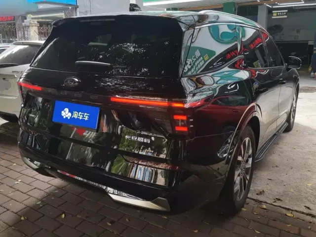 Ford Edge — Фото автомобиля 3