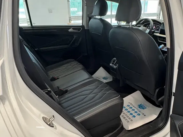Volkswagen Tiguan L — Фото автомобиля 10