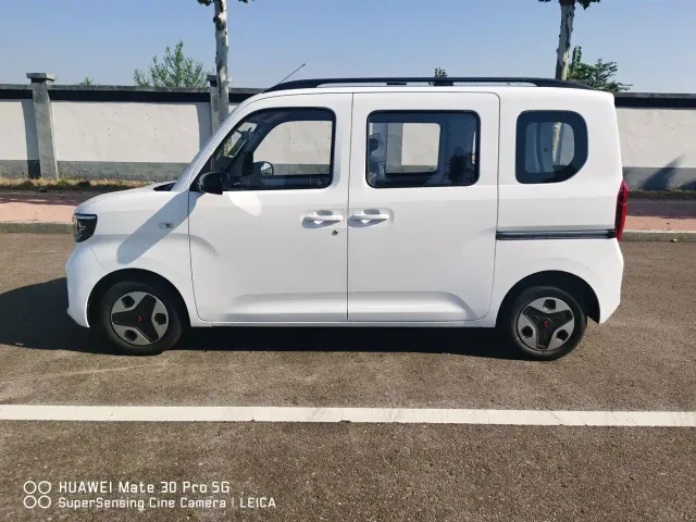 Wuling Zhiguang NEV — Фото автомобиля 3