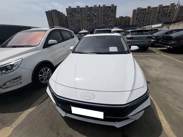 Hyundai Elantra — Фото автомобиля 2