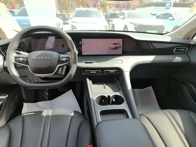 Roewe D7 — Фото автомобиля 9