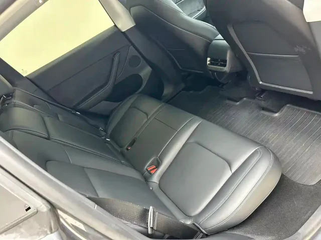 Tesla Model Y — Фото автомобиля 12