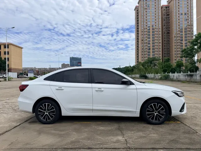 Roewe i5 — Фото автомобиля 5