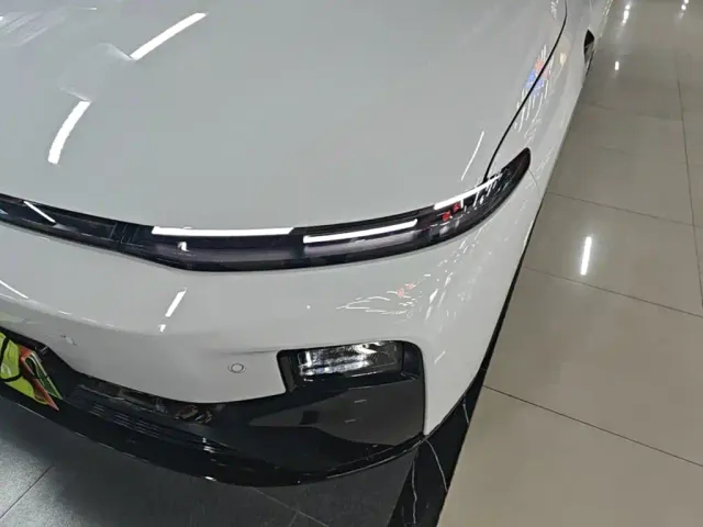 Leapmotor B01 — Фото автомобиля 23