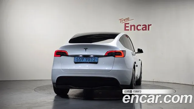 Tesla Model Y — Фото автомобиля 4