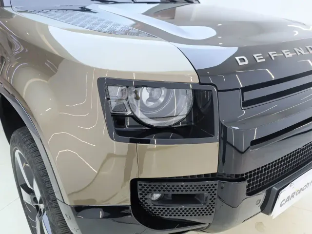 Land Rover Defender — Фото автомобиля 10